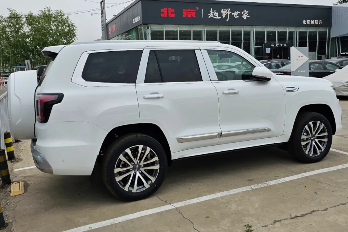 White SUV parked outside a restaurant with black Chinese signage