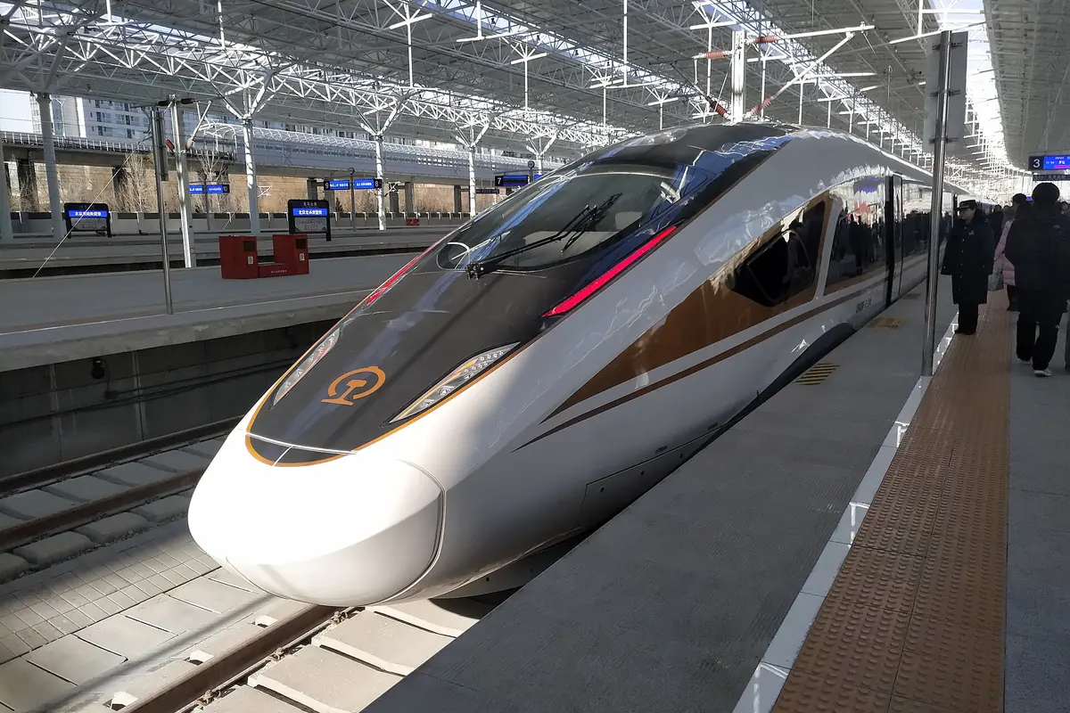 CR400BF-C-5145 am Nordbahnhof Peking