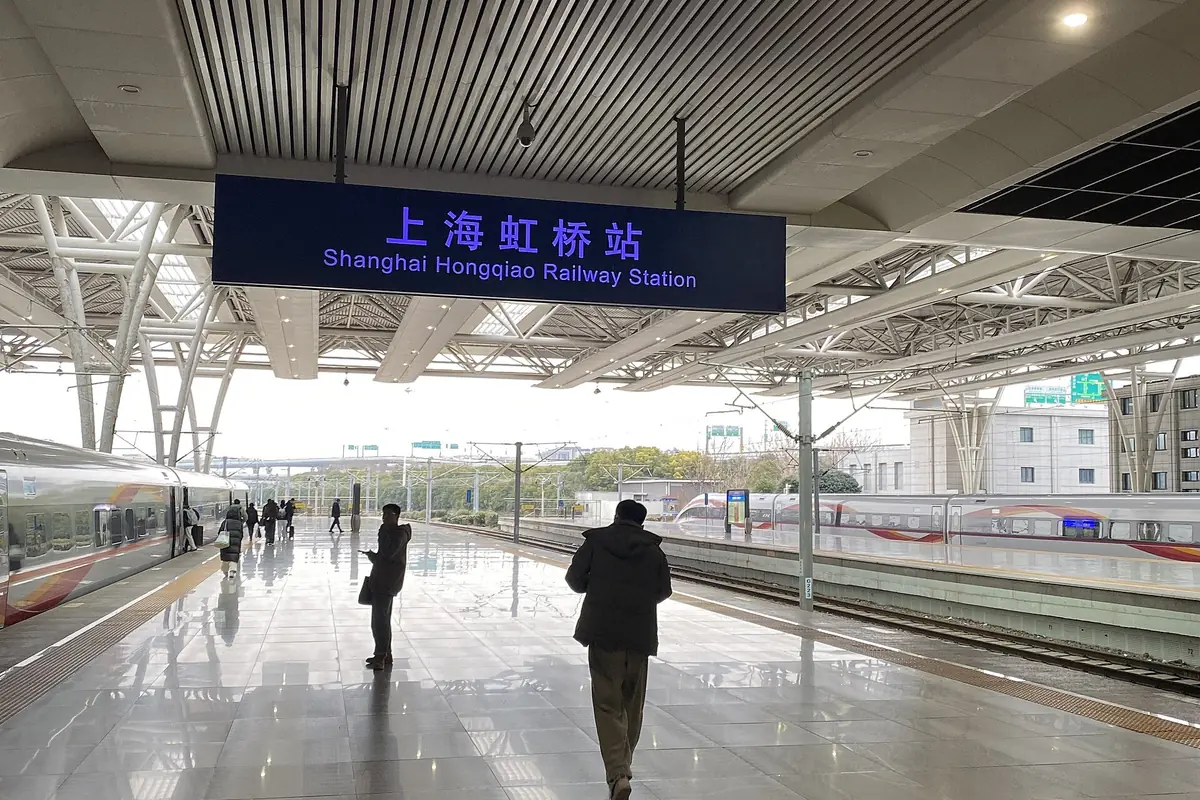 Shanghai Hongqiao Railway Station platform with the Fuxing train (left)