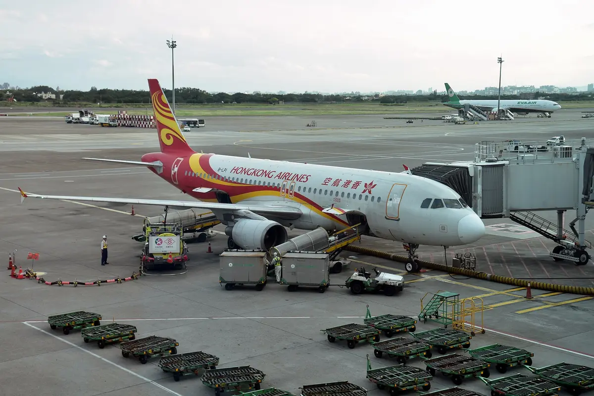 Hong Kong Airlines Airbus A320 B-LPI Taiwan Taoyuan 2023 (01)