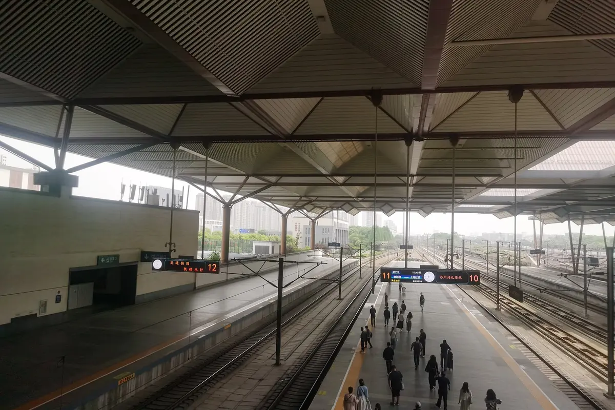 Platform 10 and 11 at Suzhou Railway Station-20230520.jpg