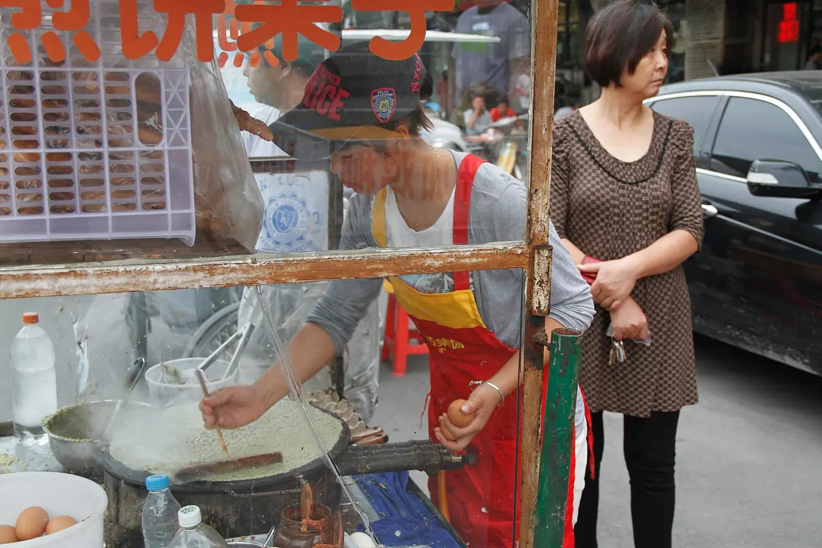 Street vendor preparing jianbing in Tianjin