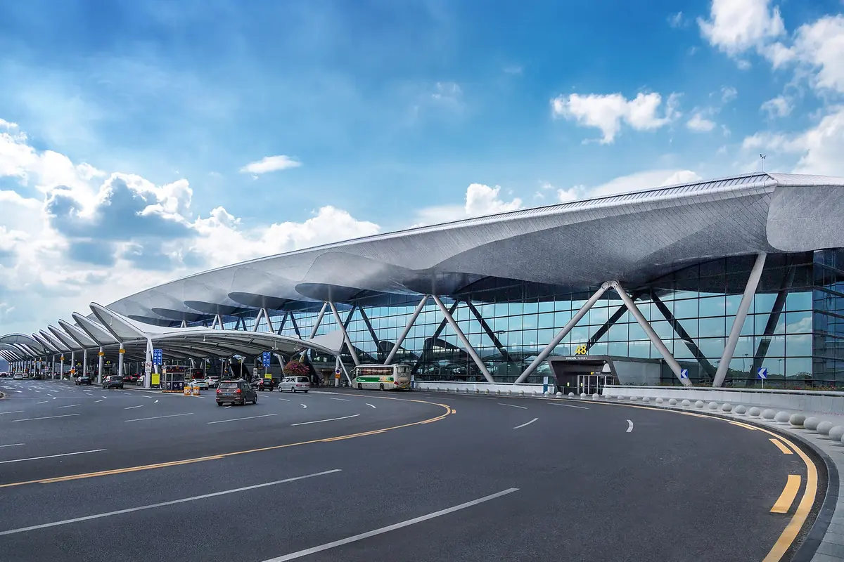 Entrada de la Terminal 2 del Aeropuerto Internacional de Guangzhou-Baiyun