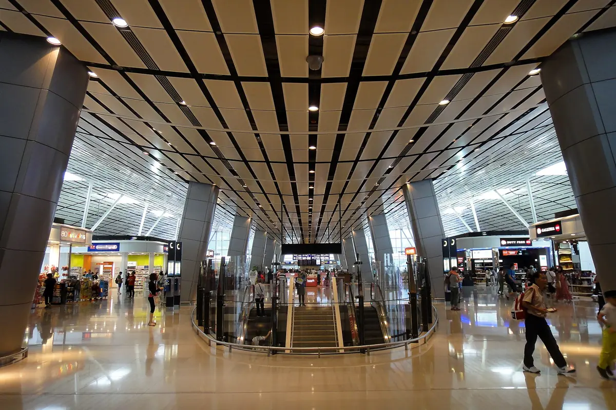 Exterior de la terminal satélite del aeropuerto de Hong Kong