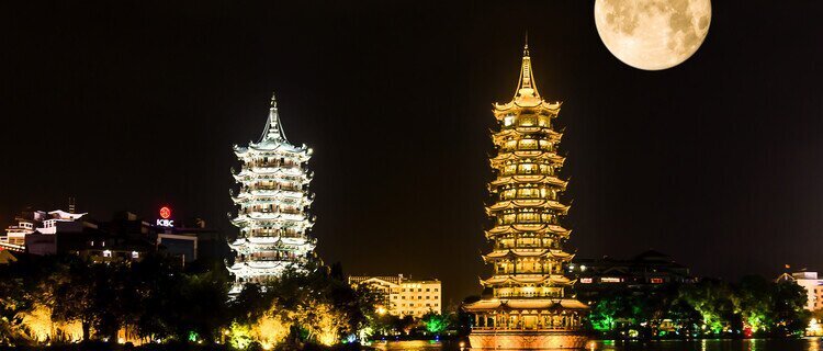 pagoda matahari dan bulan